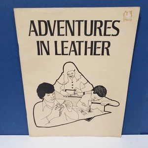 TANDY ADVENTURES IN LEATHER 1976 Booklet Vintage Instructions Designs - Picture 1 of 7