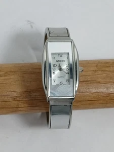 Orologio Vintage Acciaio Inox Gucci Quarzo Donna Designer Casual Anni 80 90 FUNZIONANTE - Foto 1 di 11