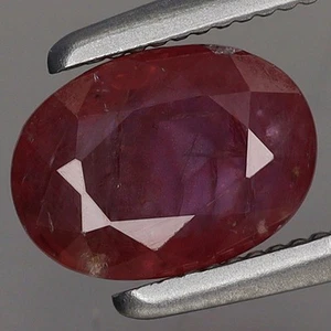 0.99ct t.w 7x5mm Oval Natural Heated Orangish Pink Sapphire, Madagascar - Picture 1 of 4