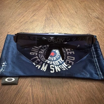 ¡Nuevo! Gafas de sol Oakley Sutro Lite Sweep TLD azul cambio de color con gris Prizm Foto 1 de 4