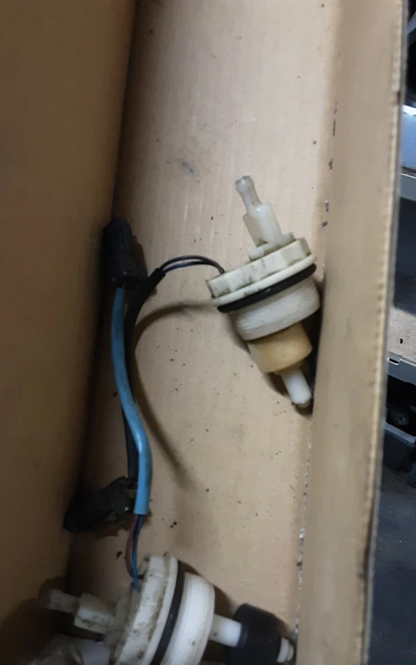 GM Original Equipment Water in Fuel Indicator Sensor ACDelco 12639277  - Image 1 of 1