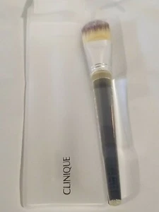 Clinique foundation brush Full Size  - Bild 1 von 1