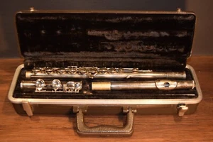 Selmer Bundy model flute with hard case - Picture 1 of 5