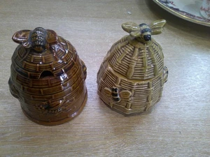 Honey Pots Brown Basket Weave 1 Devon Torquay & 1 Unmarked. - Picture 1 of 5