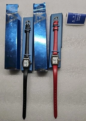 2 relojes analógicos Avon vintage con detalles de diamantes madreperla. NOS. Baterías nuevas Foto 1 de 4