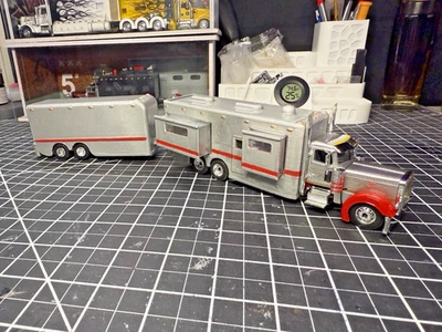 DCP 1:64 Peterbilt 389 Custom Made RV / Custom Made Trailer - Image 1 of 4
