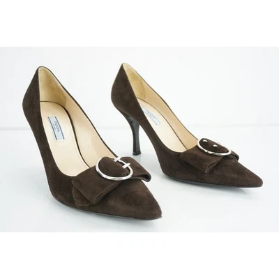 Zapatos de salón Prada marrón gamuza cuero punta con lazo puntiagudo talla 38 para mujer $750 correa lazo Foto 1 de 4