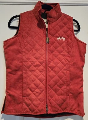 Colete Feminino Equine Couture Spinnaker Micro Camurça Vermelho Tamanho Pequeno Cavalo - Imagem 1 de 4