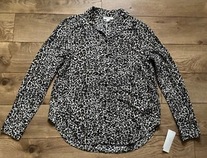 Beach Lunch Lounge Long Sleeve Button-Up Leopard Print 100% Rayon Shirt Size S - Picture 1 of 2