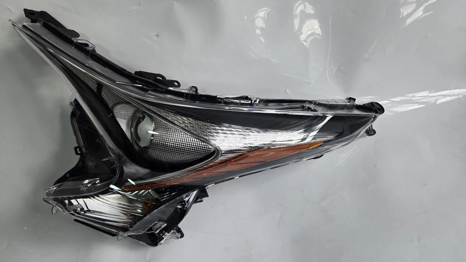 TOYOTA PRIUS HYBRID (2016 - 2018) HEADLIGHT HEADLAMP LED PASSENGER  - Image 1 of 4