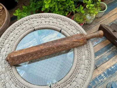 Hermoso palo de madera antiguo raro tallado a mano floral de 1700 tabla de lavar murciélago Foto 1 de 4