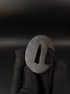 Tsuba japonesa de ferro liso para Tanto, período Edo antigo A235 - Imagem 1 de 4