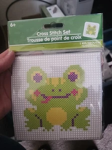 Frog Plastic Canvas Cross Stitch Set - Picture 1 of 1