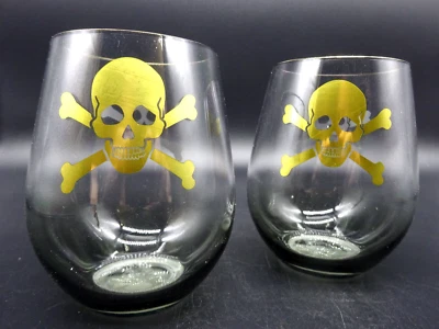 Juego de 2 vasos de copa de vino de 19 oz de acrílico sin tallo y hueso cruzado de calavera de Halloween Foto 1 de 4
