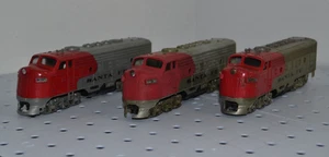 Lotto solo ricambi di 3 locomotive diesel scala HO Bachmann F7A Santa Fe 307 - Foto 1 di 10