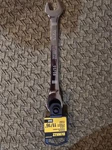 DEWALT DWMT72299OSP Ratcheting Combination Wrench 11/16 Brand New - Picture 1 of 1