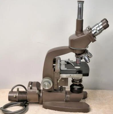 复古 Swift 三筒望远镜显微镜、目镜、4 个目标,内置光 — 第 1/4 张图片