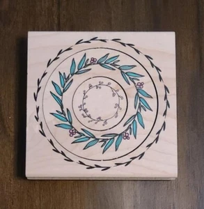 Nesting Rund KRANZ HOLZ MONTIERT Gummistempel 3 in 1 Momenta NEU in Verpackung - Bild 1 von 7