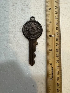 Vintage NASA Space Shuttle Columbia Metal Key Keychain - Super Cool - Picture 1 of 6
