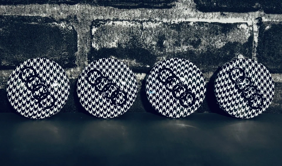 Juego de tapacubos centrales de rueda pata de gallo blanco y negro Audi A3 A4 S4 x4 OEM 4B0-601-170 Foto 1 de 4