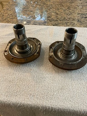 Eje delantero Toyota Land Cruiser FJ40 eje nudillo buje husillos OEM Foto 1 de 4