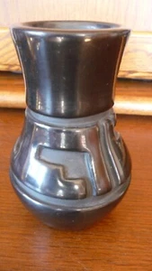 Santa Clara Pueblo Traditional Black jar by Virginia Ebelacker (1925-2001) - Picture 1 of 11
