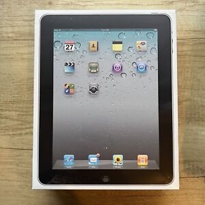 ZAPIECZĘTOWANY iPad Apple 1. generacji wprowadzony na rynek przez Steve'a Jobsa z oryginalnymi akcesoriami Apple