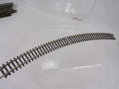 Hornby R607 2nd Radius double curve nickel silver track pieces                W2 - Image 1 of 3