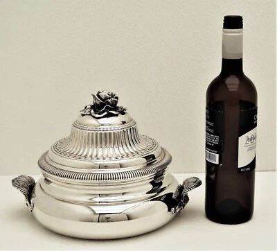 Cazuela/verduras plateadas Marengo con tapa detallada con remate de rosa Foto 1 de 4