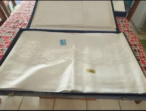 LENZUOLO MATRIMONIALE COMPLETO IN PURO LINO CON RICAMO A MANO - CON SCATOLA - Foto 1 di 1