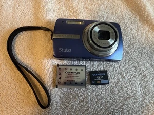 Olympus Stylus 820 Blue 8.0MP Digital Camera, Battery, 1 GB Card, NOT TESTED - Picture 1 of 4