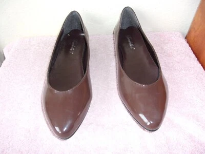 BRAND NEW LADY'S "BRECKELLE"S" BROWN  BALLET POINTED TOE FLATS (SHOES) - Image 1 of 4