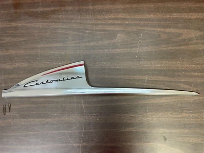 1956 FORD CUSTOMLINE LH QUARTER PANEL TRIM EMBLEM NOS 824 - Image 1 of 4