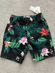 NWT Abercrombie Kids $30 Boys Print Twill Pull On Shorts, Black Floral, Size 5/6 - Picture 1 of 5