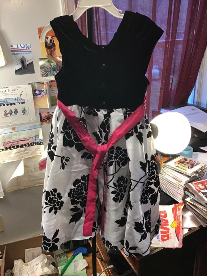 Jona Michelle Girls Dress Size 6 Black and White Pre Owned in Good Condition  - Image 1 of 4