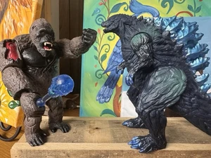 Playmates 2020 King Kong Vs. Godzilla 6” Tall Figurines 12” Long - Picture 1 of 12