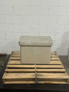13x24x12 Polymerbeton Tier 22 Handlochgewölbe, Preis gilt für 10 Handlöcher - Bild 1 von 2