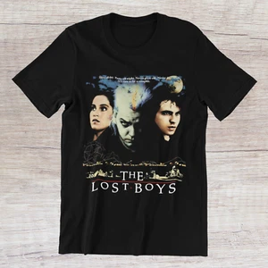 THE LOST BOYS Camiseta Años 80 Clásica Vampiro Horror Comedia Película Ringspun Algodón Camiseta - Imagen 1 de 5