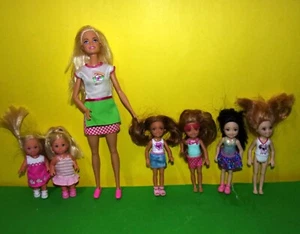 Barbie Careers Pizza Barbie Puppe mit Club Chelsea Puppen und 2 Simba Puppen - Bild 1 von 4