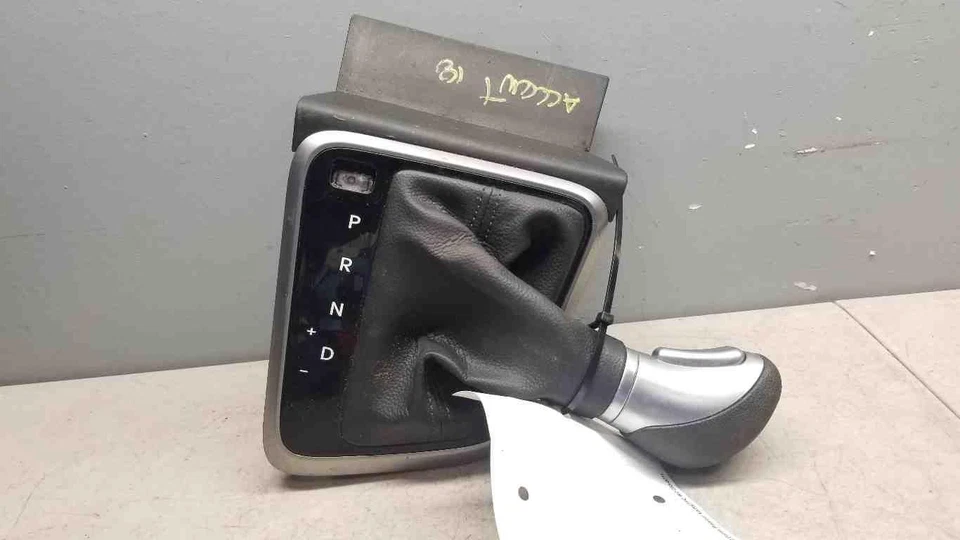 ✅ 2018 HYUNDAI ACCENT KNOB SHIFTER OEM - Image 1 of 4