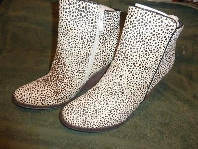 Very Volatile Calf Hair Ankle Booties Womens Sz 10 Brown And Cream Western NEW ! - Image 1 of 4