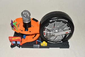 Hot Wheels City Super Spin Tire Shop Playset FNB17 Track Builder RETIRED RARE!! - Picture 1 of 5