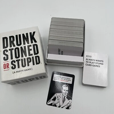 Borracho apedreado o idiota quién es más probable que... un juego de fiesta de 17 años en adelante Foto 1 de 4