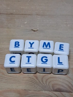 Boggle Jr. Juego Hasbro Junior 1998 piezas de repuesto solo 8 cubos de dados letras Foto 1 de 4