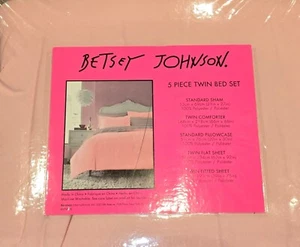 Betsey Johnson 5pc Twin SOLID PINK & LIPSTICK SHEET Comforter Set NEW - Picture 1 of 5