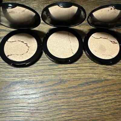 Younique Matte Bronzer In Medium/Brazen. Damaged. Brand New. Special Price - Image 1 of 4
