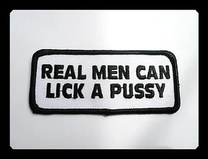 Real Men Can Lick A Pussy toppa biker patch cutte stiratore badge divertente - Foto 1 di 1