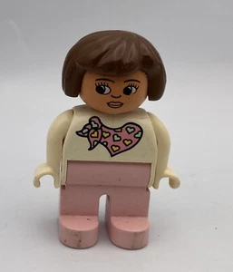 Lego Duplo Vintage Mini Figuras Figura MAMÁ Mujer Pelo Marrón Bandana Rosa - Imagen 1 de 2