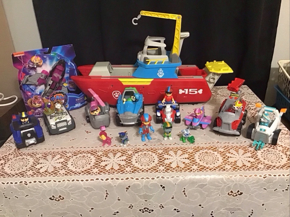 Lote de 24 peças de veículos e figuras de brinquedos para barco de patrulha marítima Paw Patrol - Imagem 1 de 4