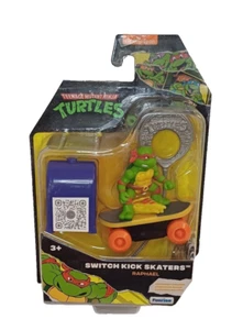 Figura de acción TMNT Teenage Mutant Ninja Turtles 2023 Switch Kick Skaters RAPHAEL - Imagen 1 de 3